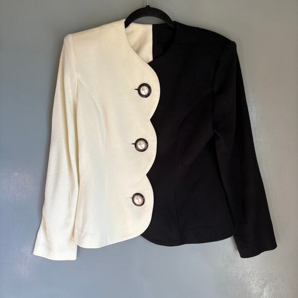 Vintage Jackets & Blazers - Vintage Women's Small Colorblock B&W Big Button Blazer Retro 90's Classic MCM